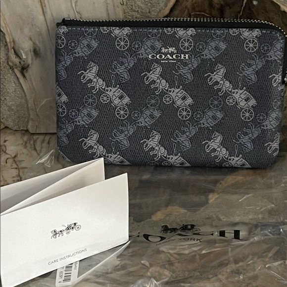 NEW Coach corner zip wristlet - Picture 2 of 4
